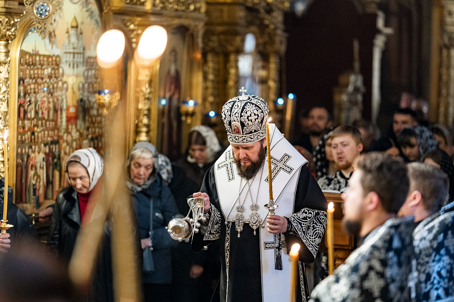 Утреня с чином погребения Плащаницы в Троицком кафедральном соборе Подольска